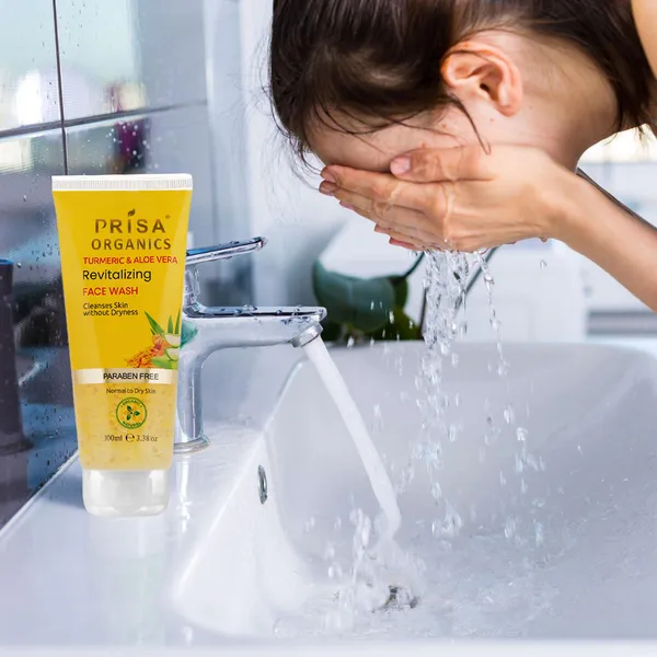 Turmeric_&_Aloe_Vera_Revitalizing_Face_Washcleanses_Skin_Without_Dryness,_100Ml