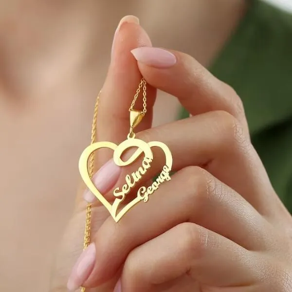 Golden_Couple_Name_With_Small_Hearts_Necklace_For_Women