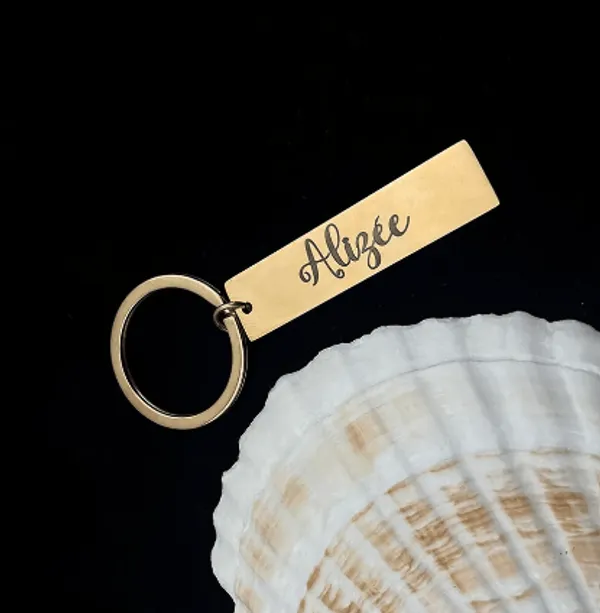 Golden_Customised_Keychain_With_Name_Engraved_For_Men