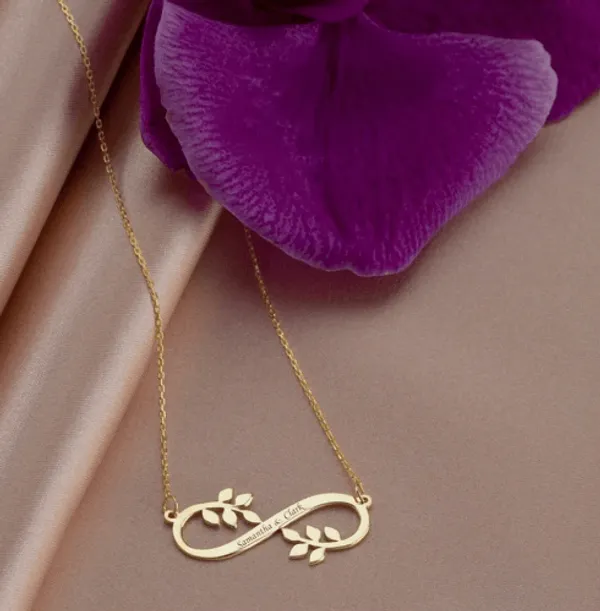 Golden_Infinity_Necklace_With_Names_For_Women