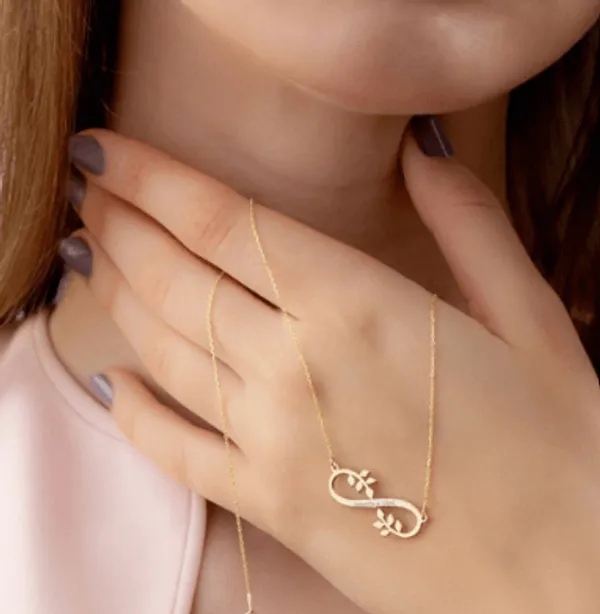 Golden_Infinity_Necklace_With_Names_For_Women
