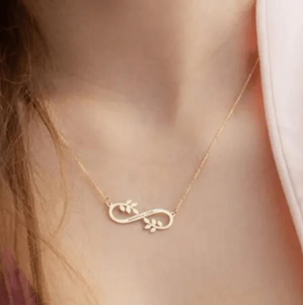 Golden_Infinity_Necklace_With_Names_For_Women