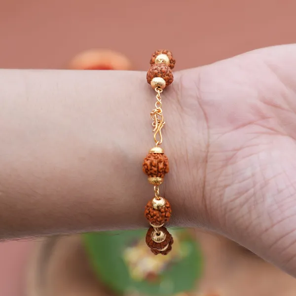 Golden_Personalized_Star_Bracelet_With_Rudraksh_Chain._For_Men