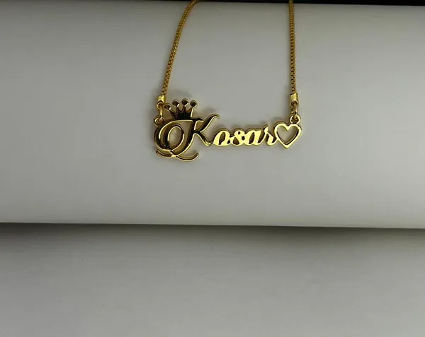 Golden_Royalty_Heart_Charm_Necklace_For_Unisex