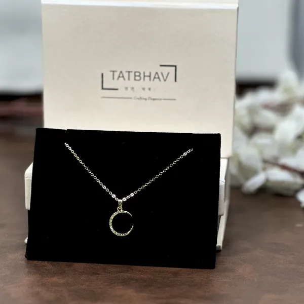 Golden_Crescent_Moon_Pendant_For_Unisex