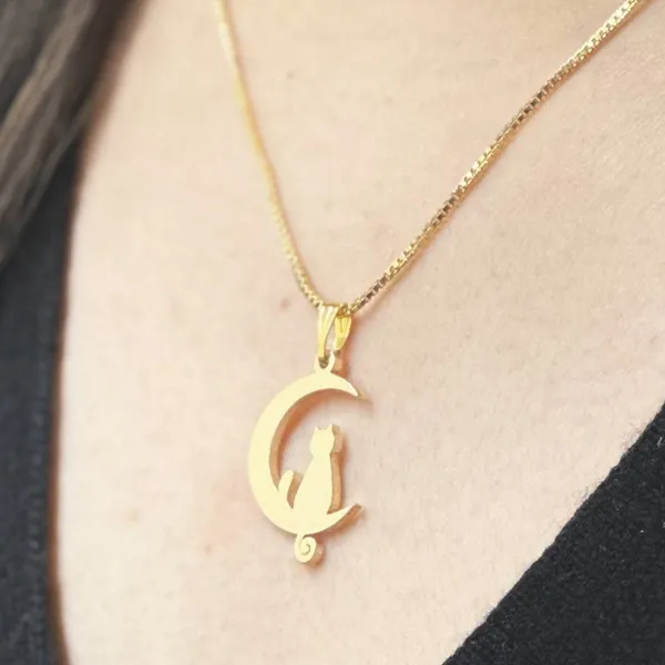Golden_Moon_Cat_Pendant_For_Unisex