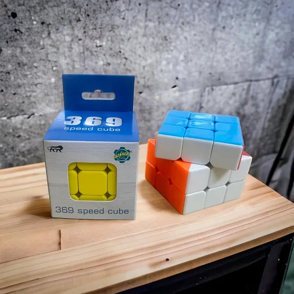 3X3_Magnetic_Stickerless_Speed_Cube_|_Colour-Matching_Brainteaser/Brainstorming_Puzzle_For_Kids_|_Classic_Problem-Solving_Cube_|_Ideal_For_Kids_Above_3+_Years_Old_Boys_Girls