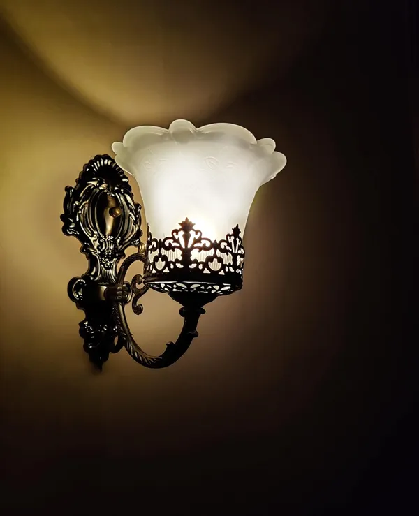 Golden_Antique_Traditional_Wall_Light_Fixture_Decorative_Sconce_With_Glass_Shade,_Classic_Lighting_Fixture_Perfect_For_Bedroom,_Living_Room,_Hallway,_Corridors,Entryways_(With_Bulb)