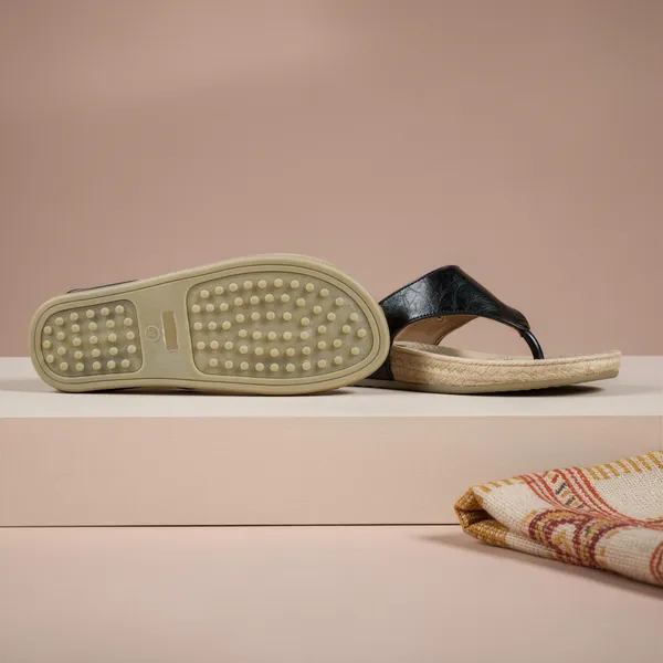 Black_Buckle_Thong_Sandals_for_Women_–_Casual_Comfort_Slip-On_Flats