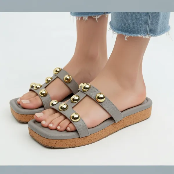 Carré_Noir_Gold-Studded_Cork_Slide