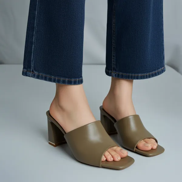 Sculpted_Block-Heel_Leather_Mule_in_Sandstone_Taupe