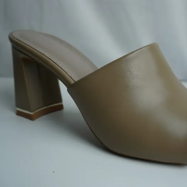 Sculpted_Block-Heel_Leather_Mule_in_Sandstone_Taupe