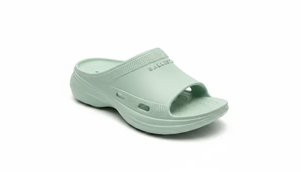 Women’s_Ultra_Soft_EVA_Cloud_Slides_–_Lightweight_Anti-Slip_Bathroom_Slippers