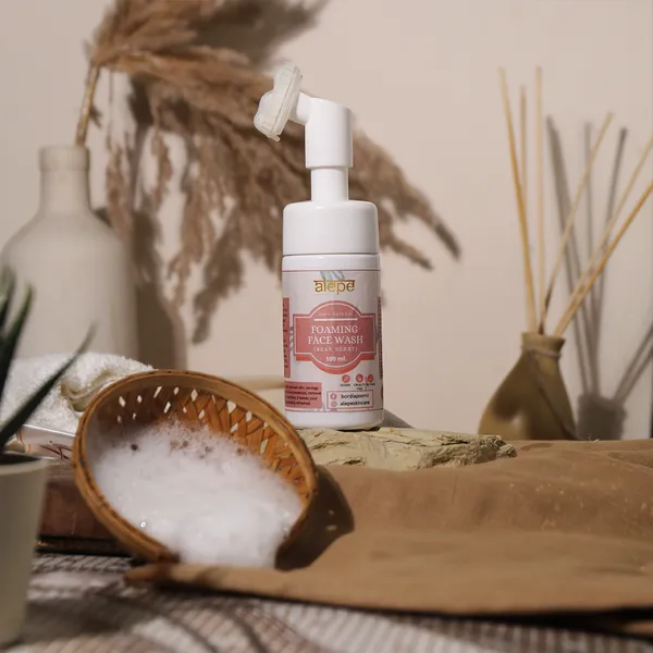 Bear_Berry_Foaming_Face_Wash_For_Oily_&_Combination_Skin_-_Deep_Cleansing_And_Acne_Control_100_Ml