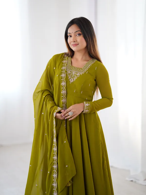 Mahendi_Green_Pure_Soft_Fox_Georgette_Fully_Flair_Anarkali_With_Dupatta_Set_&_Pent