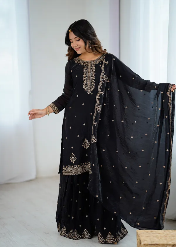 Black_Fully_Flair_Kali_Pattern_Anarkali_With_Dupatta_Set_&_Pent