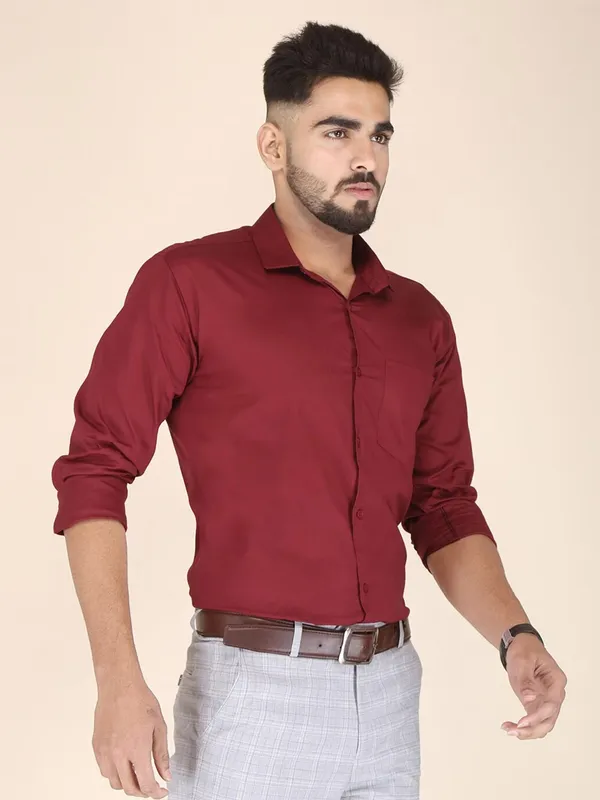 Maroon_Cotton_Blend_Solid_Full_Sleeve_Shirt_For_Men