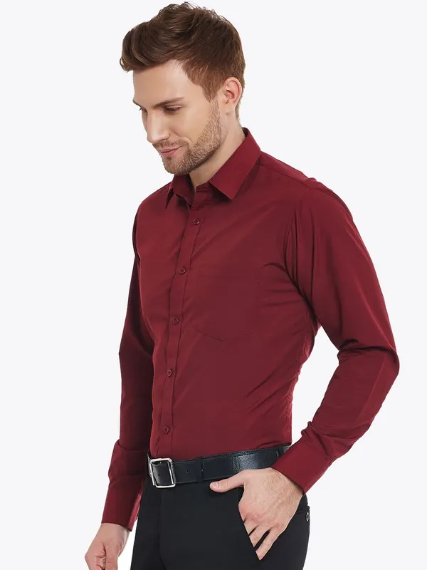 Maroon_Cotton_Blend_Solid_Full_Sleeve_Shirt_For_Men