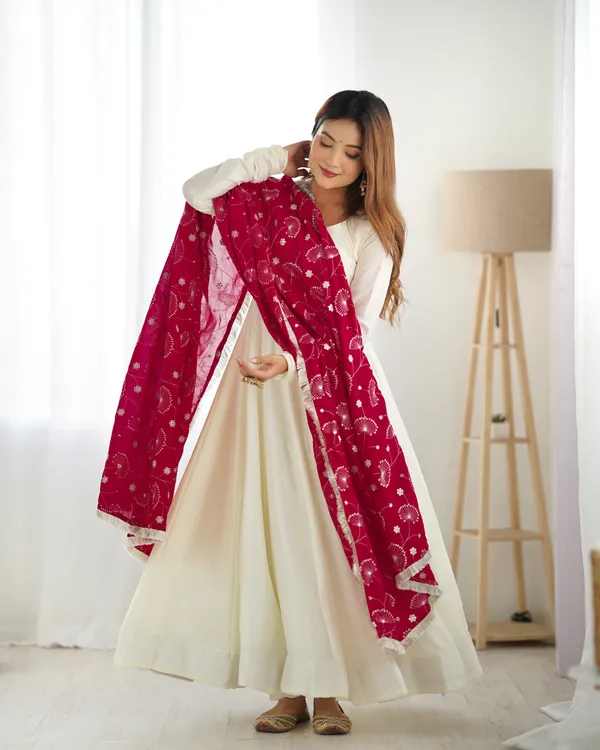 Dark_Rani_Real_Modeling_Pure_Soft_Organza_Silk_Fully_Flair_Kali_Pattern_Anarkali_With_Dupatta_&_Pent