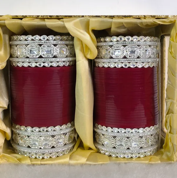 Blood_Red_Alloy,_Acrylic_Plastic_Bridal_Chooda_Set