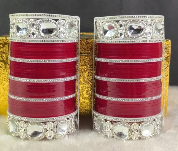 Blood_Red_Alloy,_Acrylic_Plastic_Bridal_Chooda_Set
