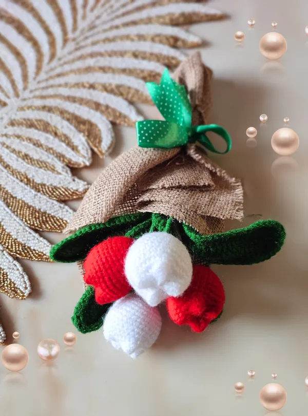 White_Woolen_Flowers_Home_Decor