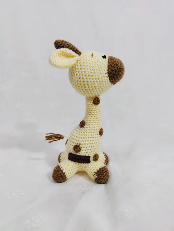 Cream_Woolen_Giraffe_Handmade_Soft_Toy_For_Kids_&_Babies