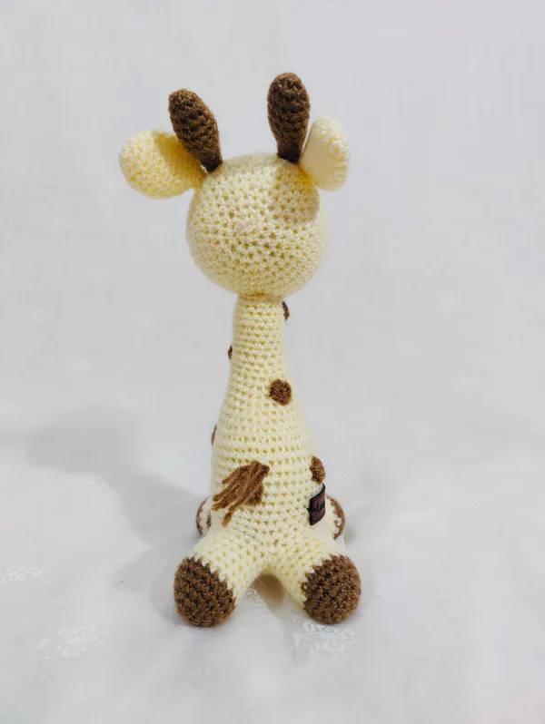 Cream_Woolen_Giraffe_Handmade_Soft_Toy_For_Kids_&_Babies
