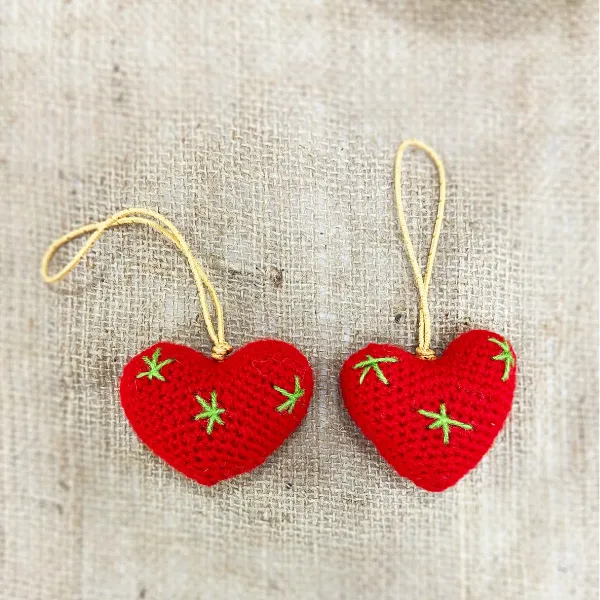 Red_Woolen_Toys_Home_Decor