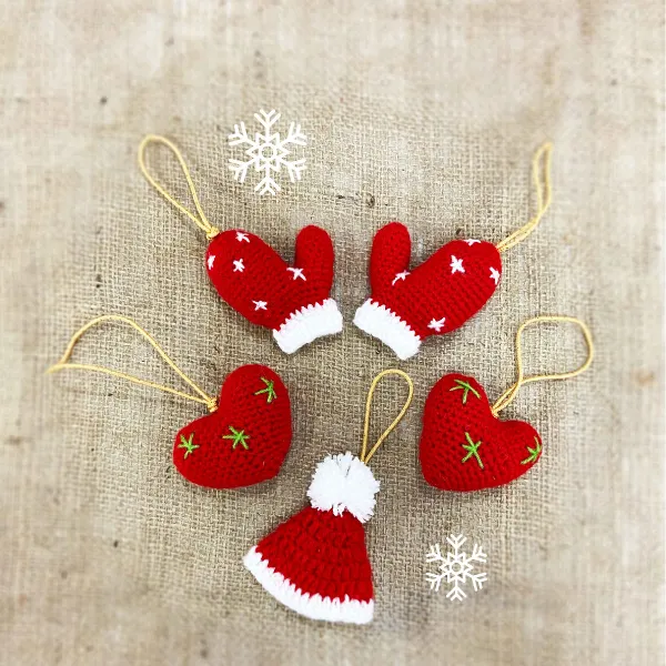 Red_Woolen_Toys_Home_Decor