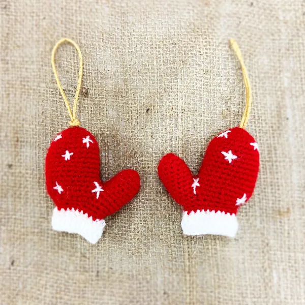 Red_Woolen_Toys_Home_Decor