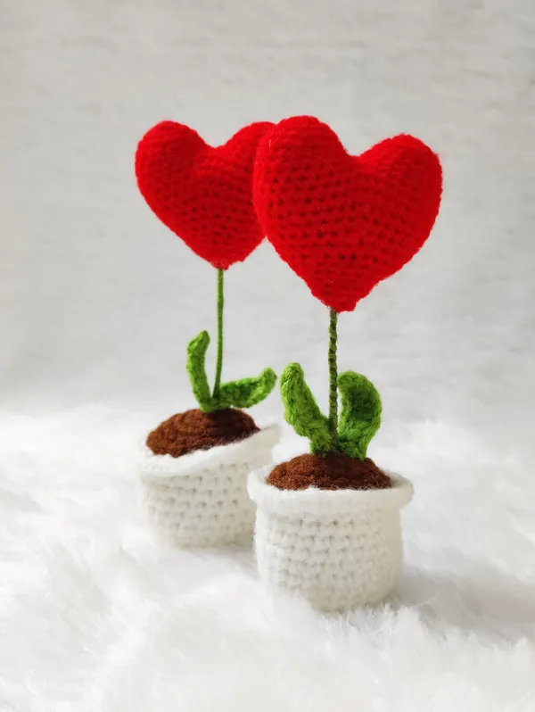 Red_Woolen_Toys_Home_Decor