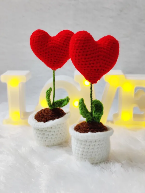 Red_Woolen_Toys_Home_Decor
