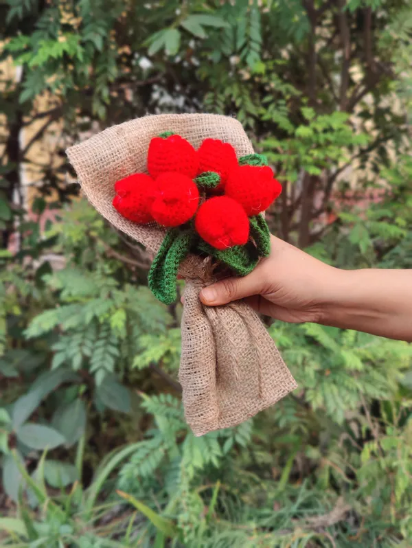 Red_Woolen_Flowers_Home_Decor