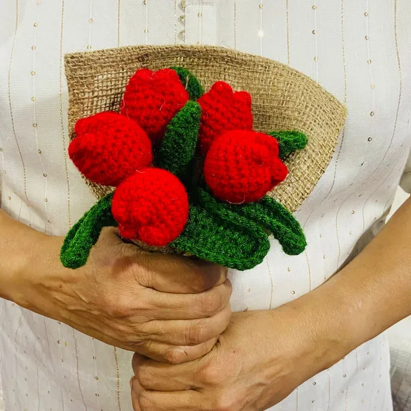 Red_Woolen_Flowers_Home_Decor