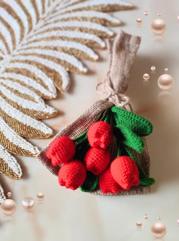 Red_Woolen_Flowers_Home_Decor