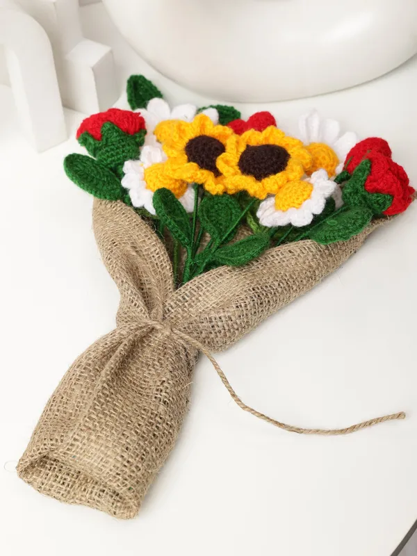White_Woolen_Flower_For_Home_Decor