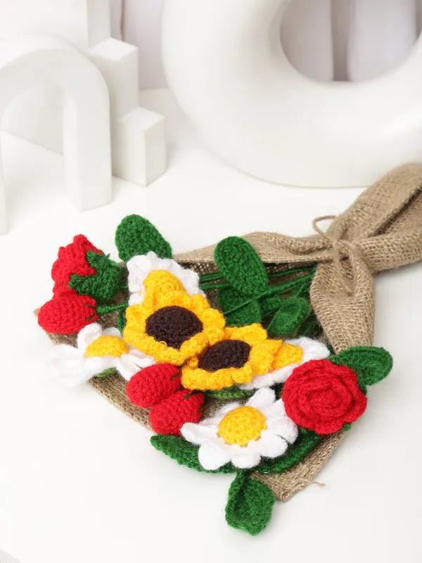 White_Woolen_Flower_For_Home_Decor