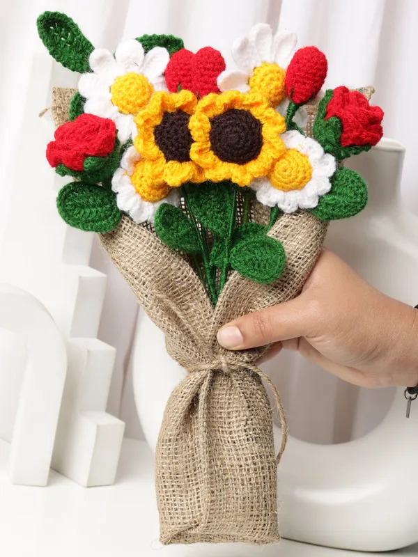 White_Woolen_Flower_For_Home_Decor