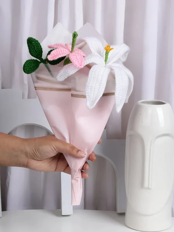 White_Woolen_Flower_For_Home_Decor