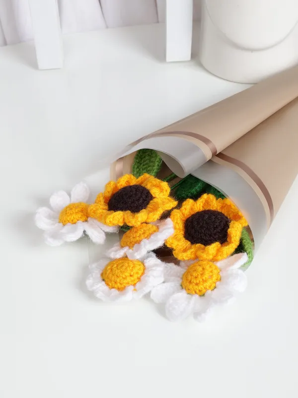 White_Woolen_Flower_For_Home_Decor