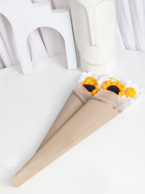 White_Woolen_Flower_For_Home_Decor