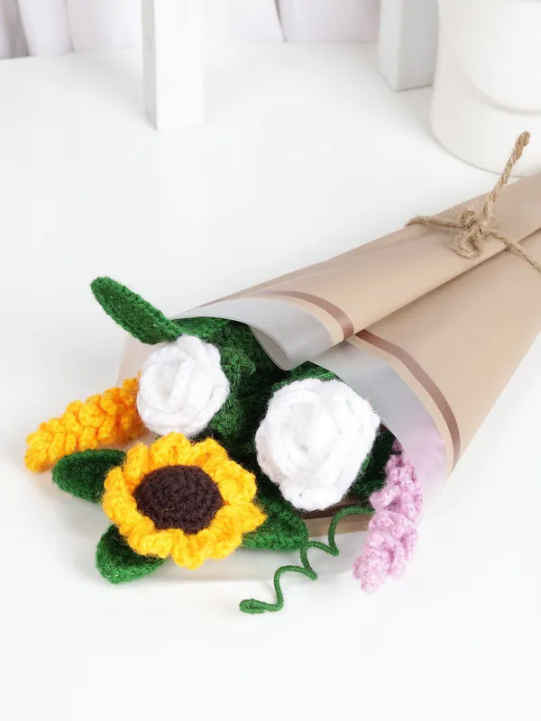 White_Woolen_Flower_For_Home_Decor