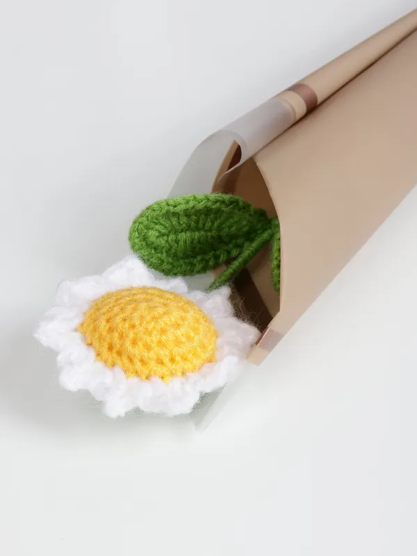 White_Woolen_Flower_For_Home_Decor