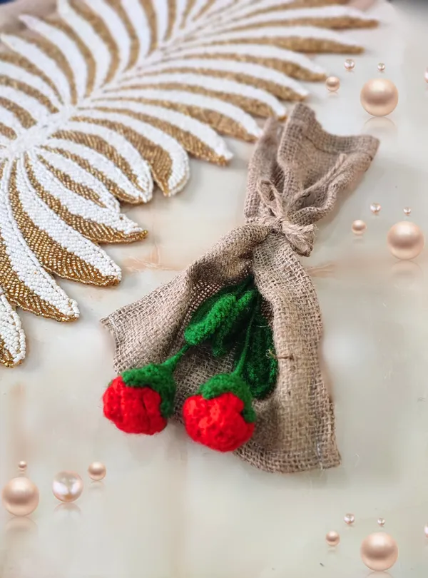 Red_Woolen_Flowers_Home_Decor