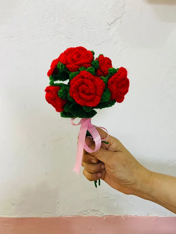 Red_Woolen_Flowers_Home_Decor