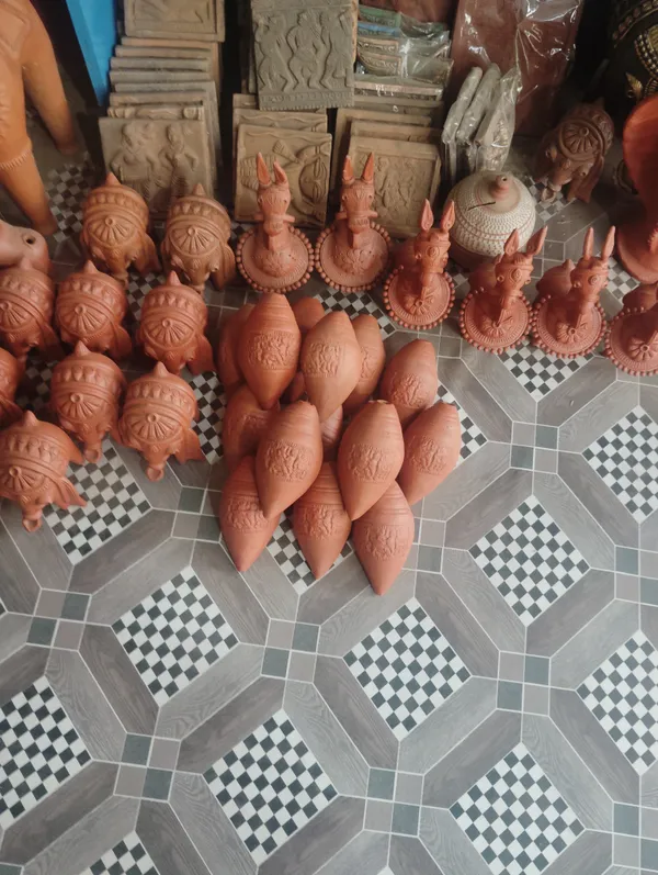 Brown_Terracotta_Clay_Decorative_Figurines_Set_For_Indoor