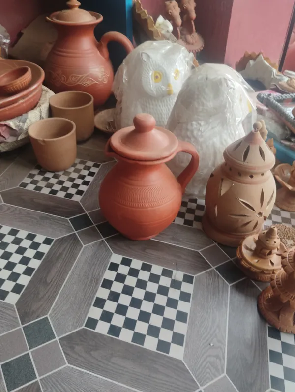 Brown_Terracotta_Clay_Pottery_Collection_For_Indoor
