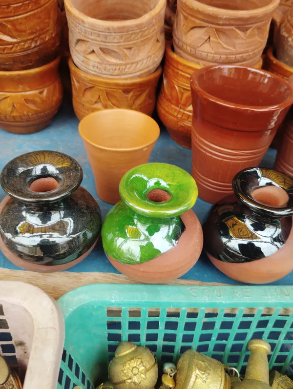 Brown_And_Silver_Wood_And_Terracotta_Clay_Decorative_Items_Set_For_Indoor