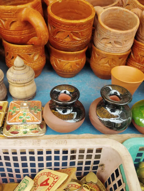 Brown_And_Silver_Wood_And_Terracotta_Clay_Decorative_Items_Set_For_Indoor